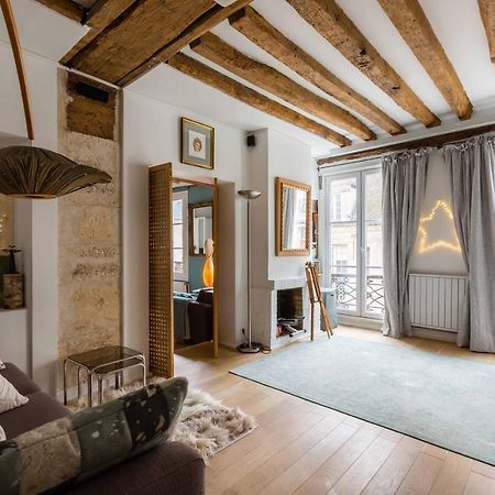 Apartmán Veeve - Artistic Excellence In The Marais Paříž Exteriér fotografie