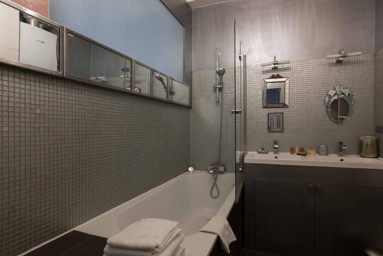 Apartmán Veeve - Artistic Excellence In The Marais Paříž Exteriér fotografie